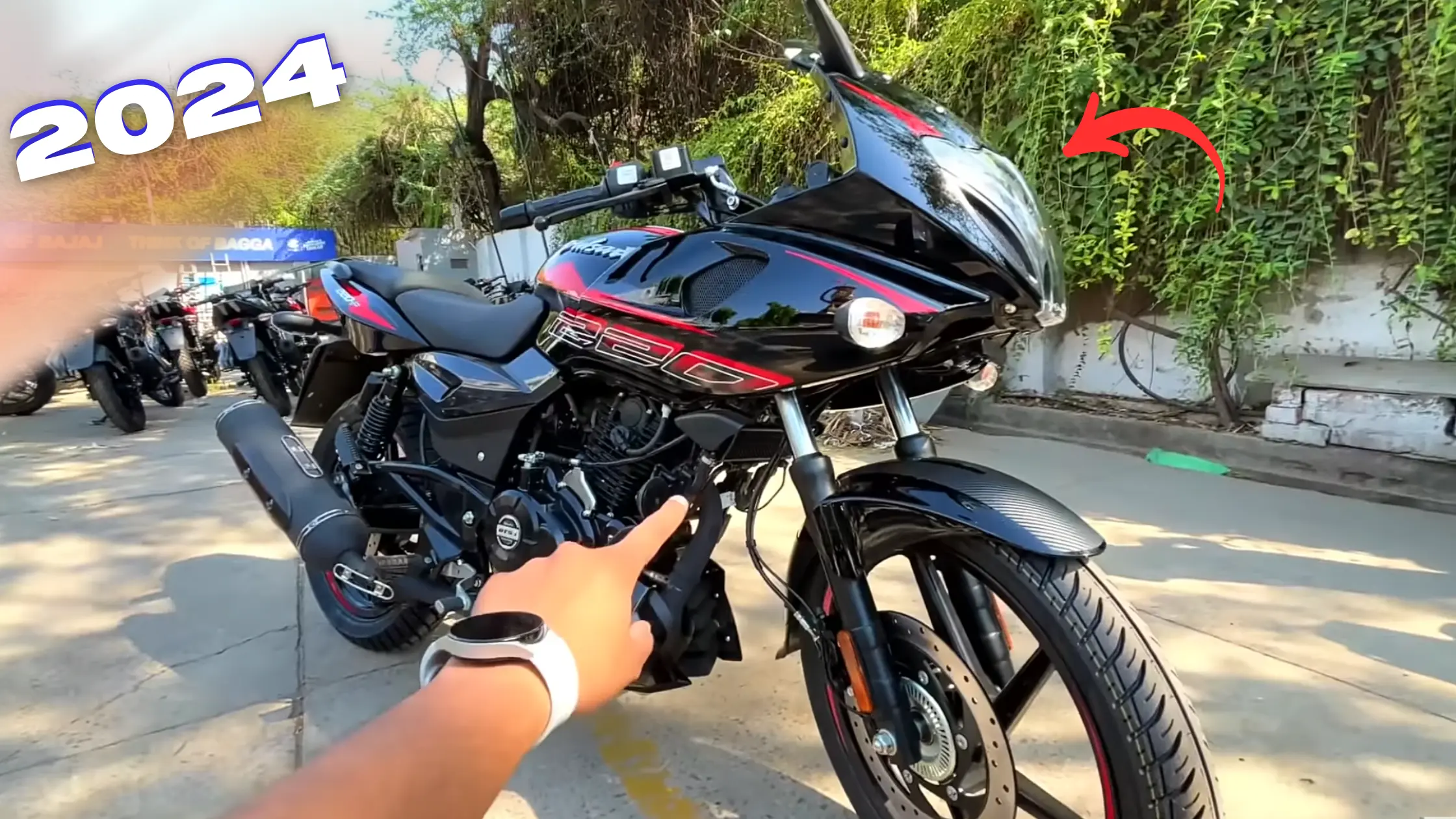मार्केट में गर्दा उड़ाने आ रही है 2024 Bajaj Pulsar 220F, जानिए कीमत और फीचर्स के बारे में