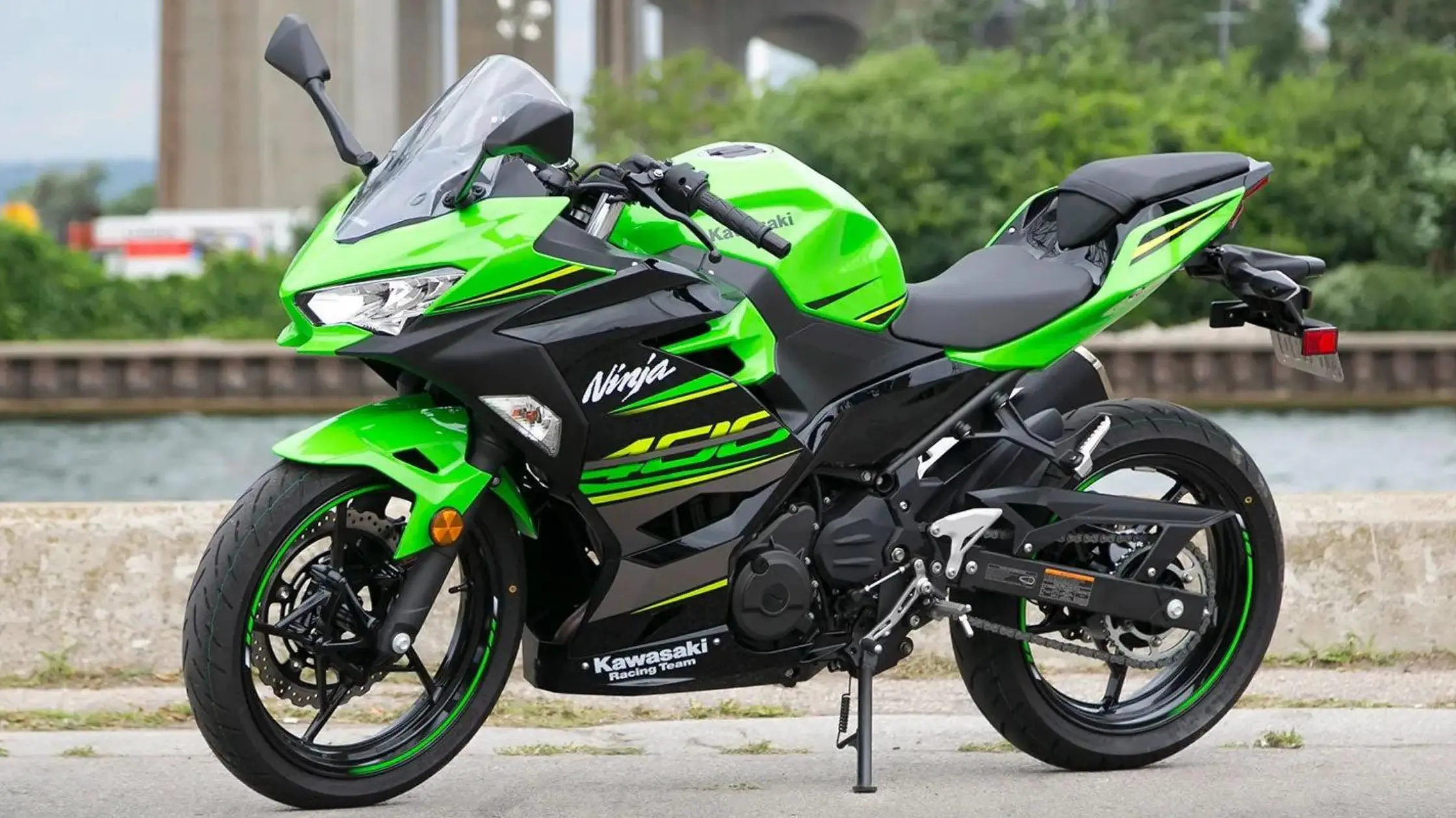 Kawasaki Ninja 400 जानिए Specification, Price और Feature के बारे में पूरी डिटेल्स !