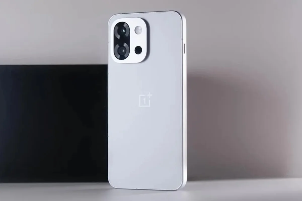 OnePlus 13s: कॉम्पैक्ट डिज़ाइन में फ्लैगशिप परफॉर्मेंस का परफेक्ट मेल