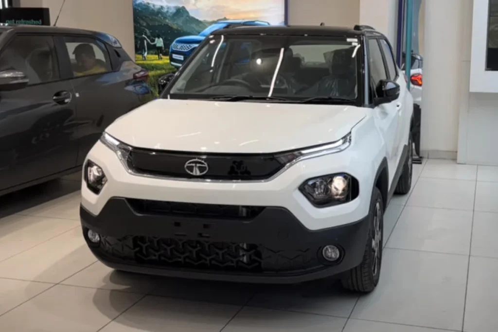 नये लुक में जल्द लॉन्च होगी Tata Punch Facelift 2025, सेफ्टी और स्मार्ट फीचर्स के साथ माइक्रो SUV फिर मचाएगी धमाल