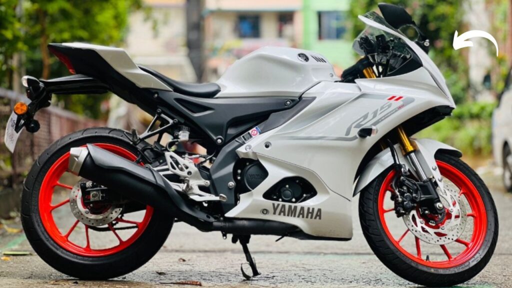 Yamaha R15 V4 का नया अवतार बना युवाओं के दिलों की धड़कन TFT डिस्प्ले और ट्रैक्शन कंट्रोल के साथ, सिर्फ 1.85 लाख से शुरू