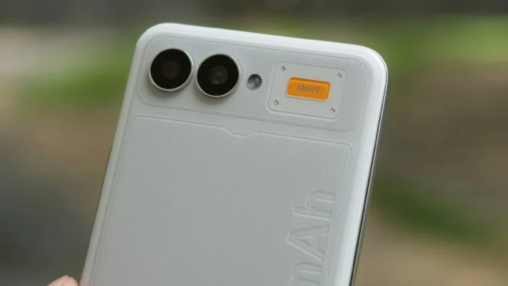 Realme 15000mAh Battery Phone: Realme ने पेश किया 15,000mAh की बड़ी बैटरी वाला स्मार्टफोन, जानिए स्पेक्स और कीमत