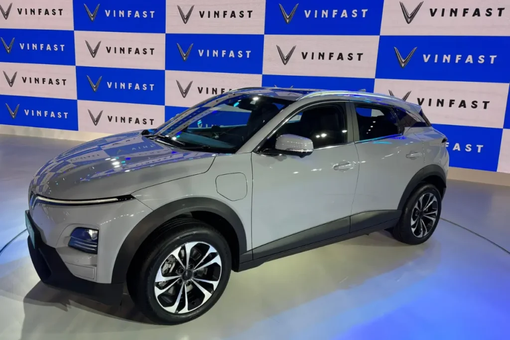 VinFast VF6 And VF7 इलेक्ट्रिक SUV भारत में लॉन्च, जानें कीमत, फीचर्स, रेंज और बुकिंग की पूरी जानकारी